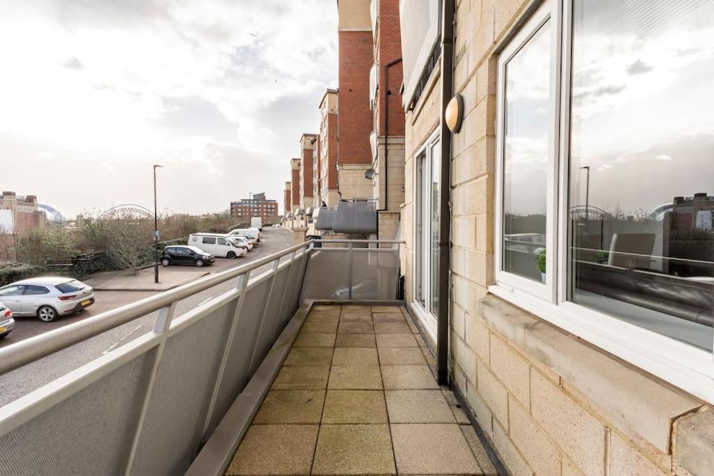 Stunning Flat By Quayside With Balcony!! Apartment