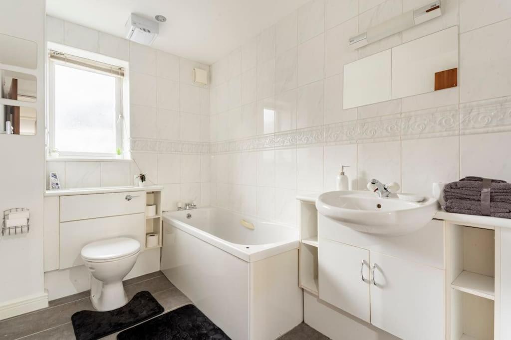 Stunning Flat By Quayside With Balcony!! Apartment *