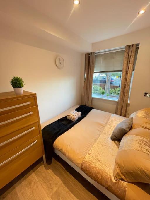 Stunning Flat By Quayside With Balcony!! *