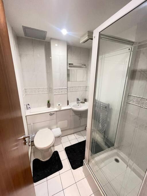 Stunning Flat By Quayside With Balcony!! *