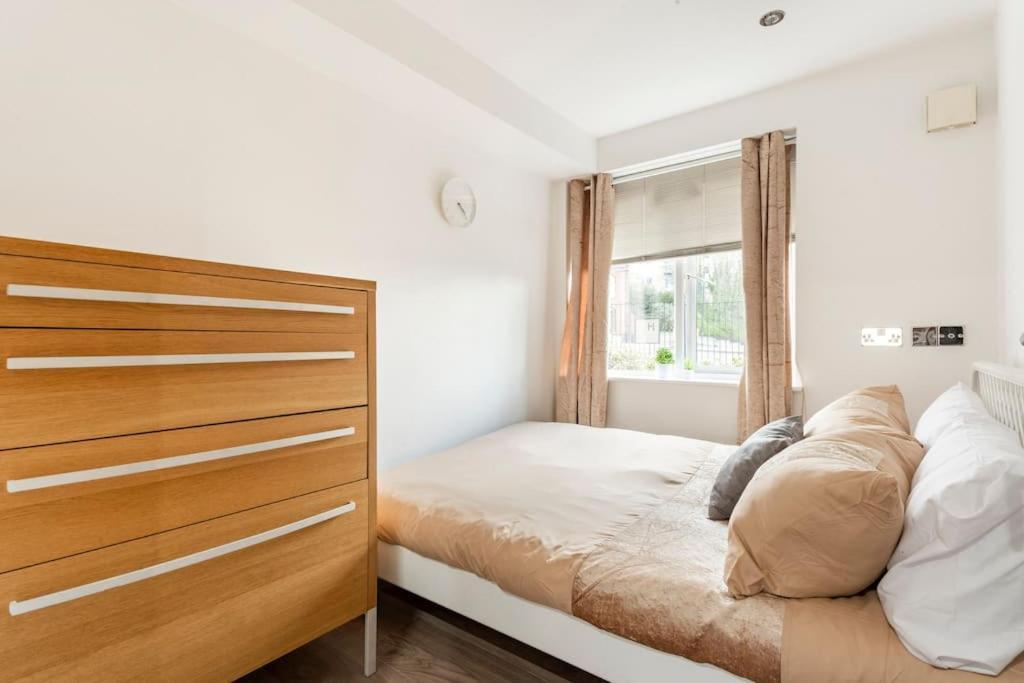 Stunning Flat By Quayside With Balcony!! *