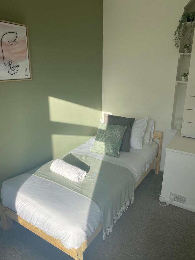 Wilton - Perfect For Contractors Private Large Drive * Newcastle upon Tyne