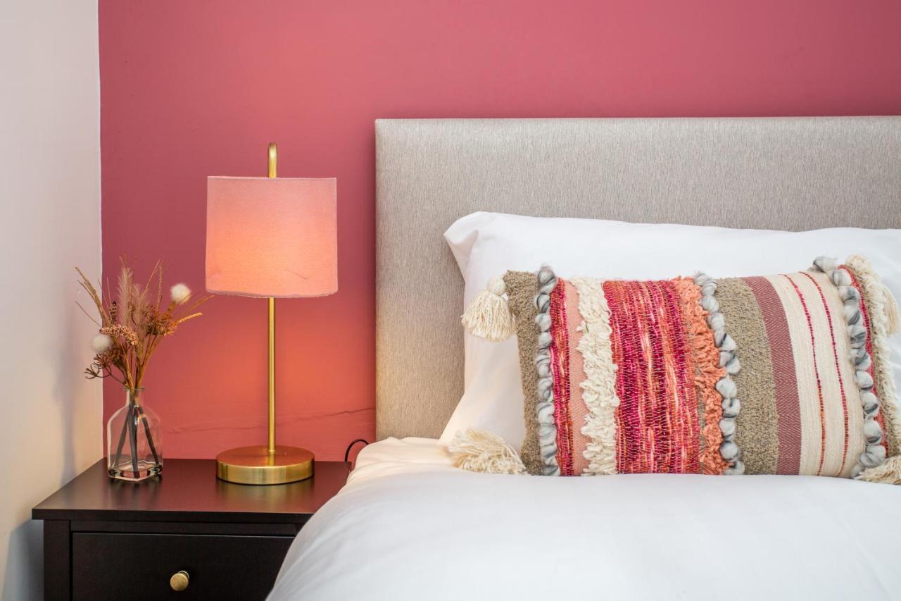 Heaton Retreat Modern & Spacious Staycation Holiday home *