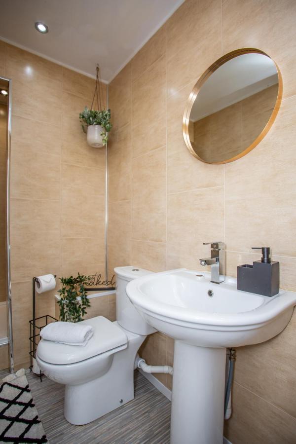 Heaton Retreat Modern & Spacious Staycation Holiday home