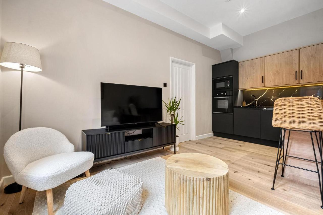 Stylish 1 Bed Centre Apartment *