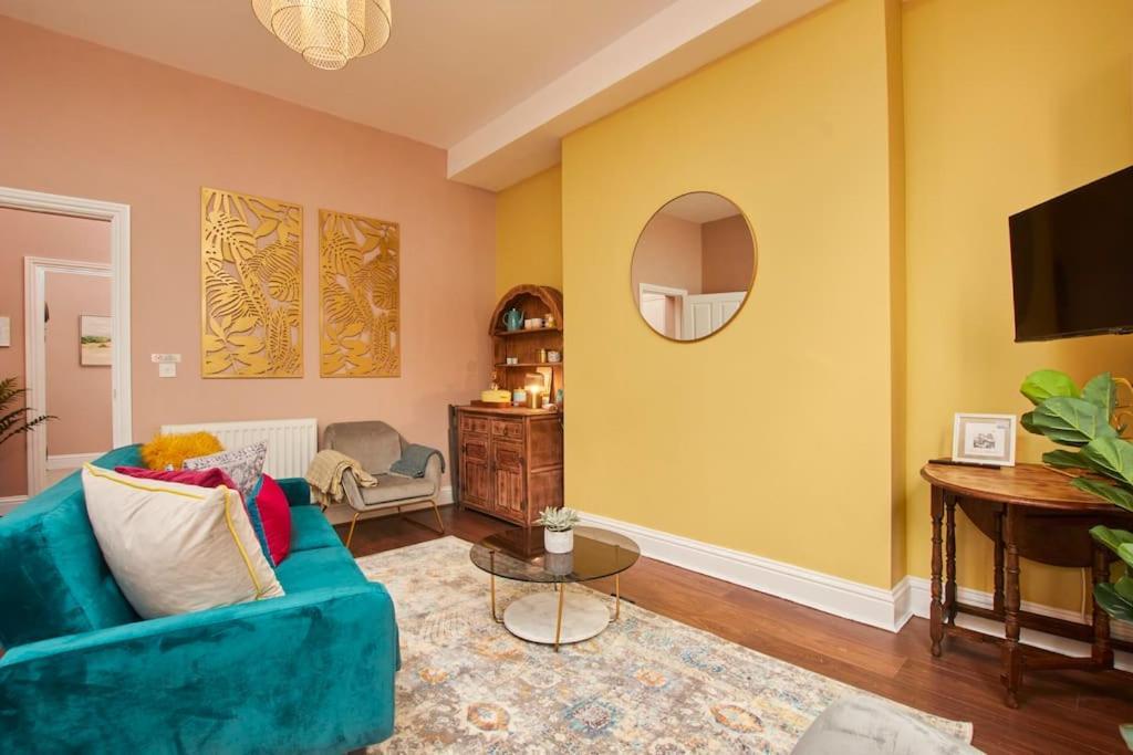 Lovely Chique Abode - Sleeps 4 - First Floor Apartment *