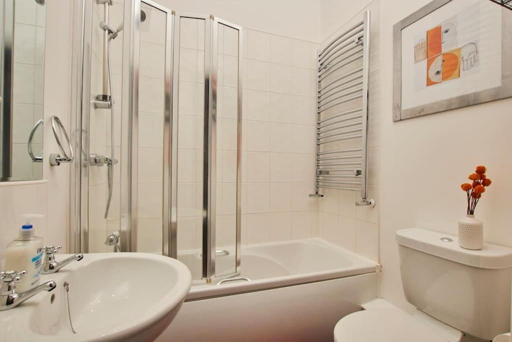 Apartment Lovely Chique Abode - Sleeps 4 - First Floor *