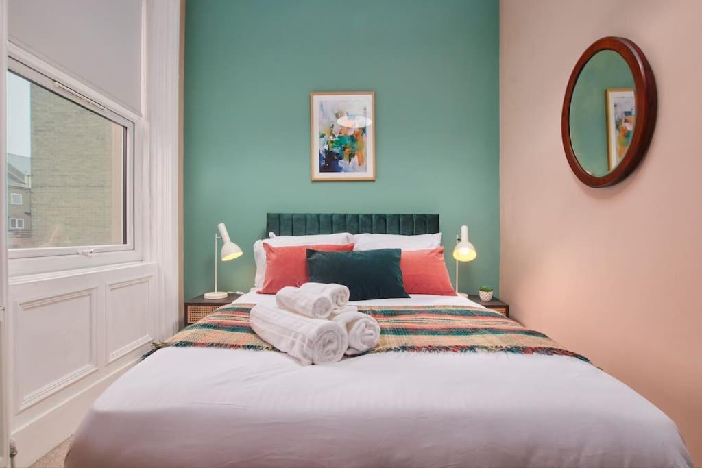 Lovely Chique Abode - Sleeps 4 - First Floor Apartment *