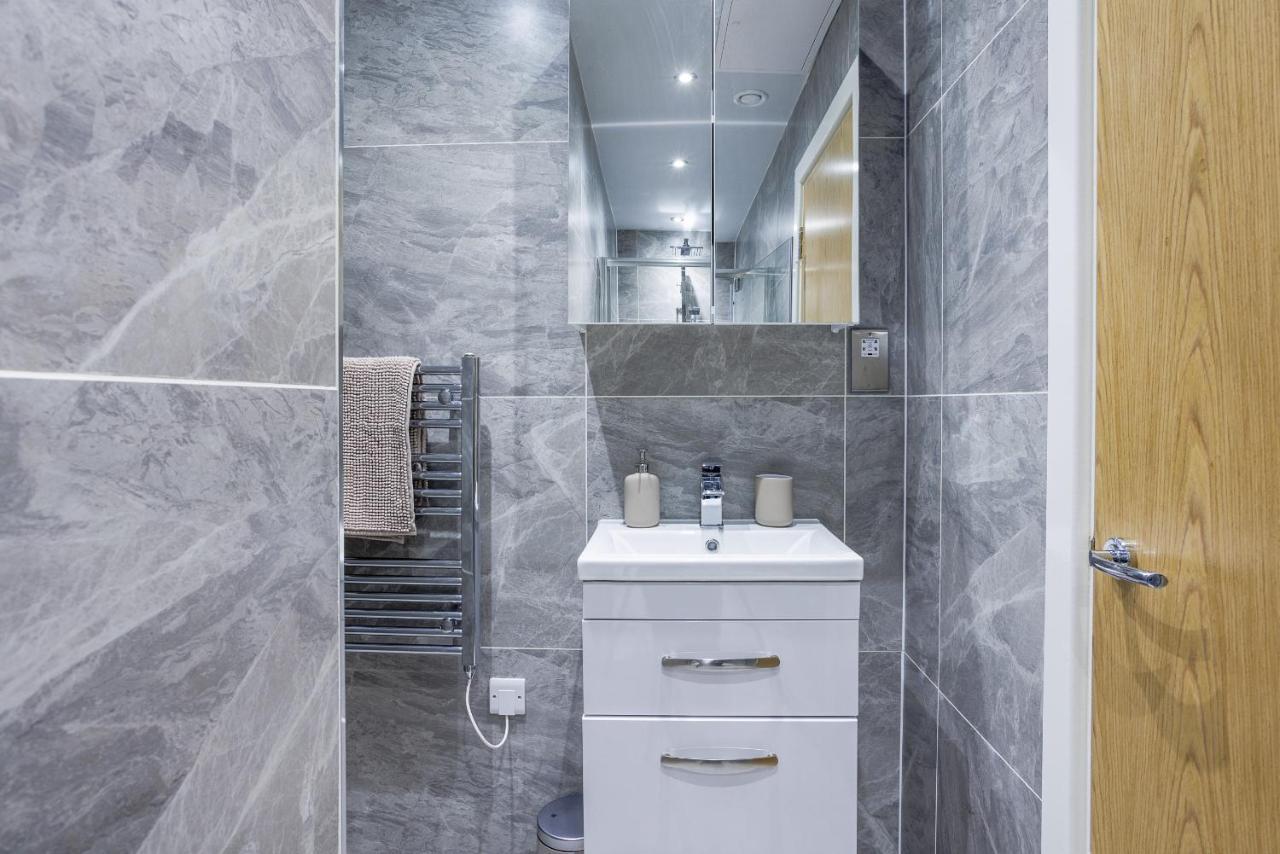 Luxury 5 Min To Centre*free Parking Apartment