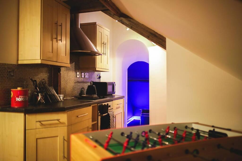 Games And Movies Lounge 7 Bed Centre Apartment Newcastle upon Tyne
