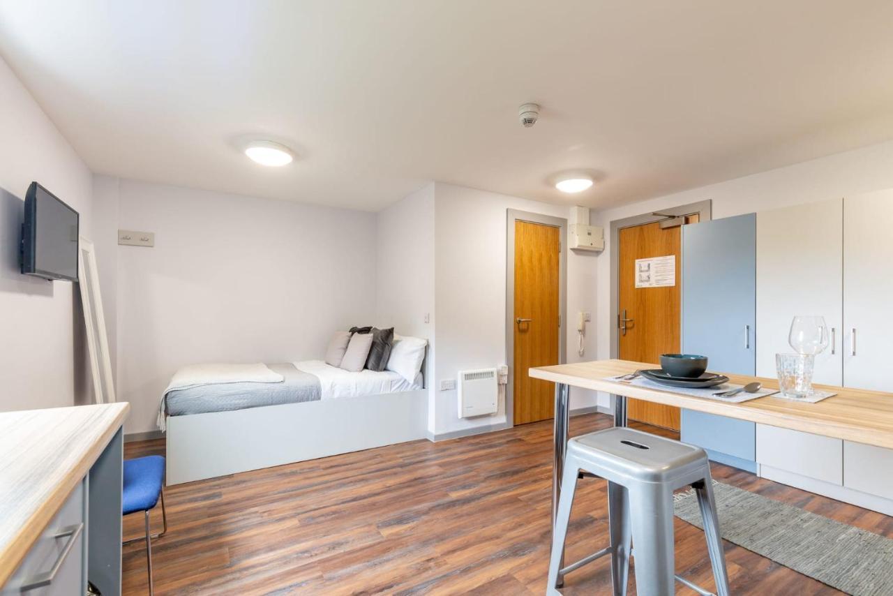Apartment And Ensuite Bedrooms At Bryson Court In *