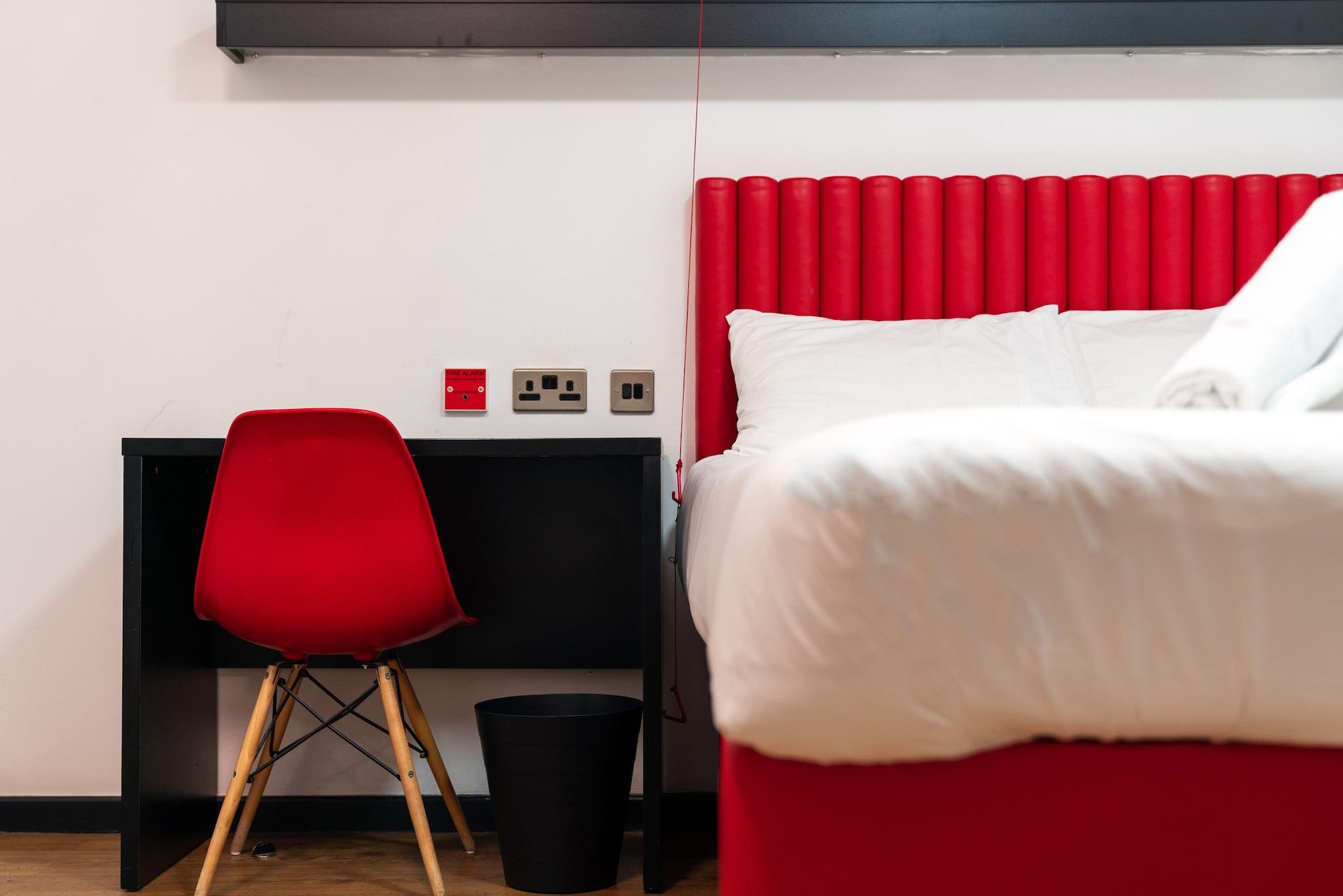 Easyhotel Hotel 2*