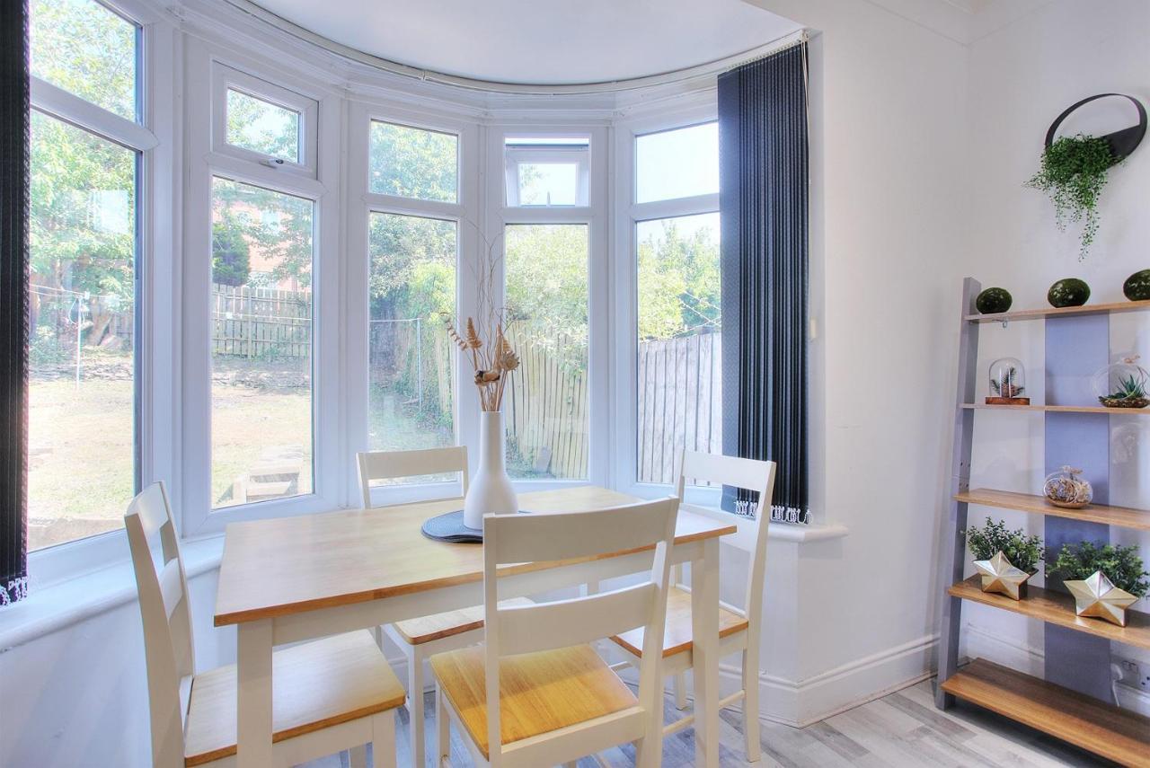 Hadrian's Place - Full House - Off Road Parking And Sky Sports Apartment Newcastle upon Tyne