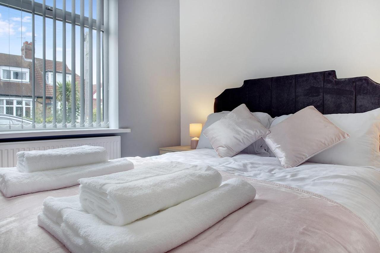 Exquisite 3-bedroom, Newly Renovated, Sleeps 6