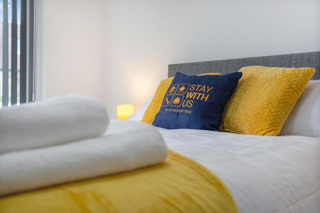 Exquisite 3-bedroom, Newly Renovated, Sleeps 6 *