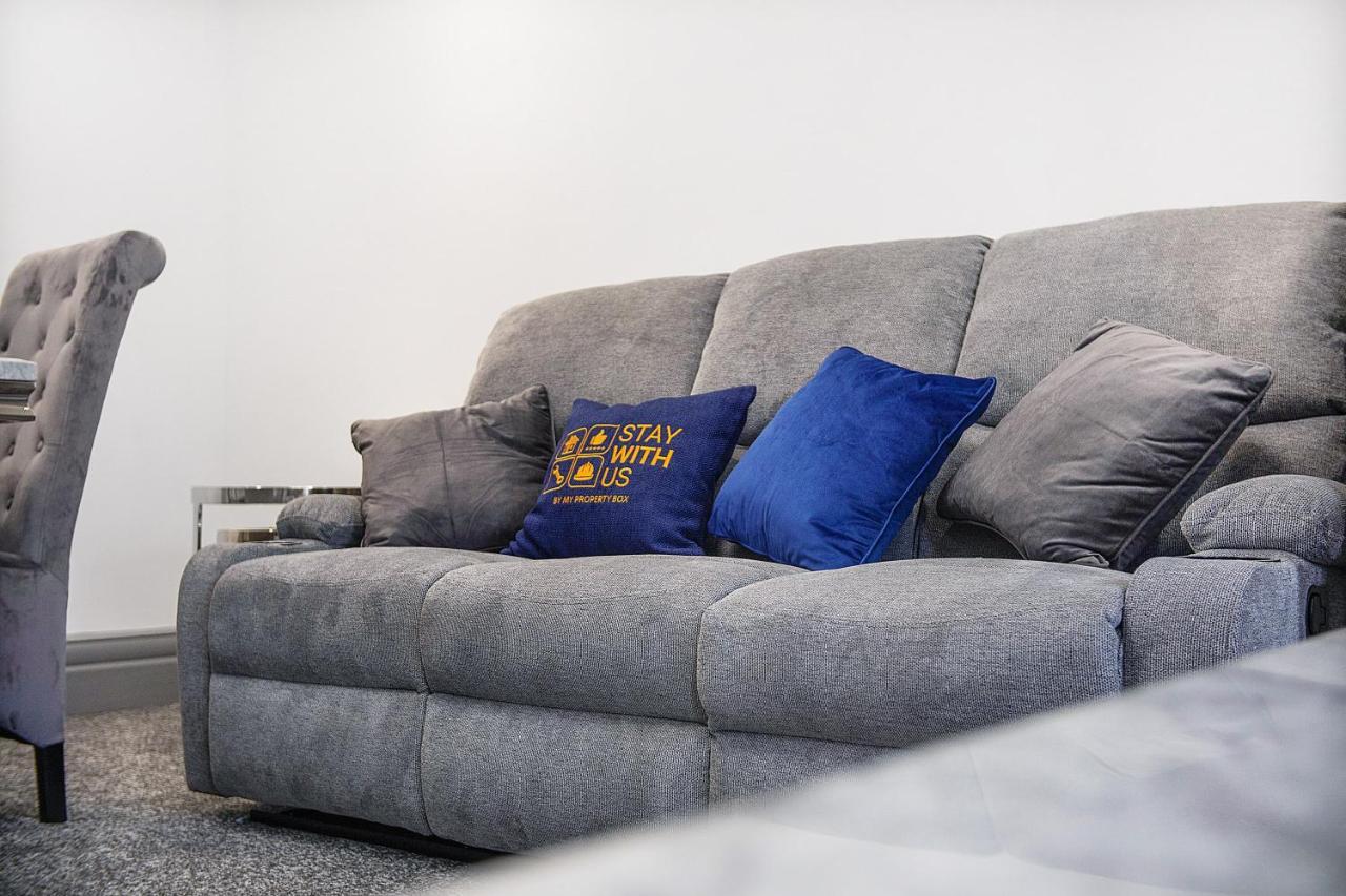 Exquisite 3-bedroom, Newly Renovated, Sleeps 6 Holiday home *