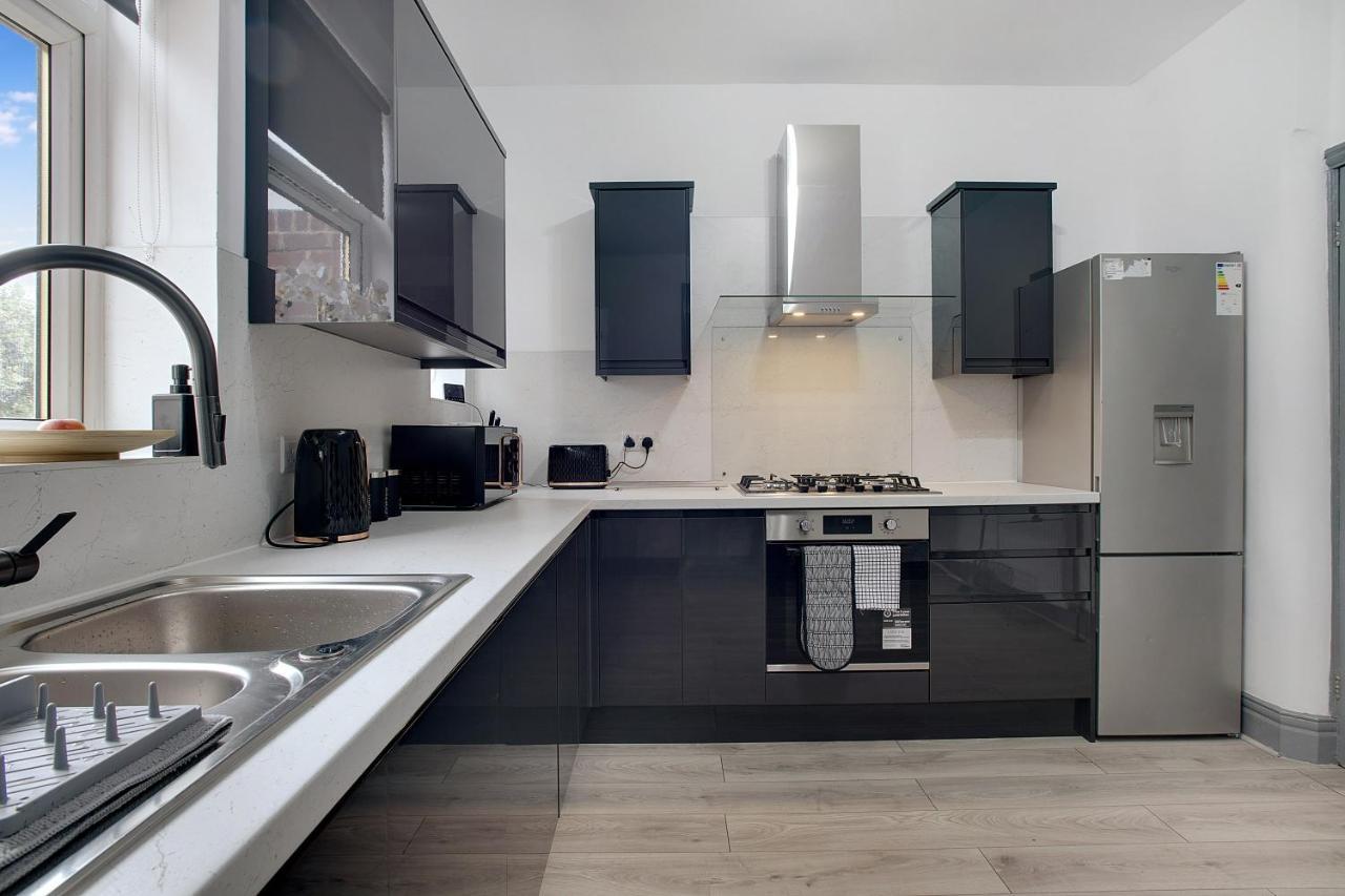 Exquisite 3-bedroom, Newly Renovated, Sleeps 6 Holiday home Newcastle upon Tyne