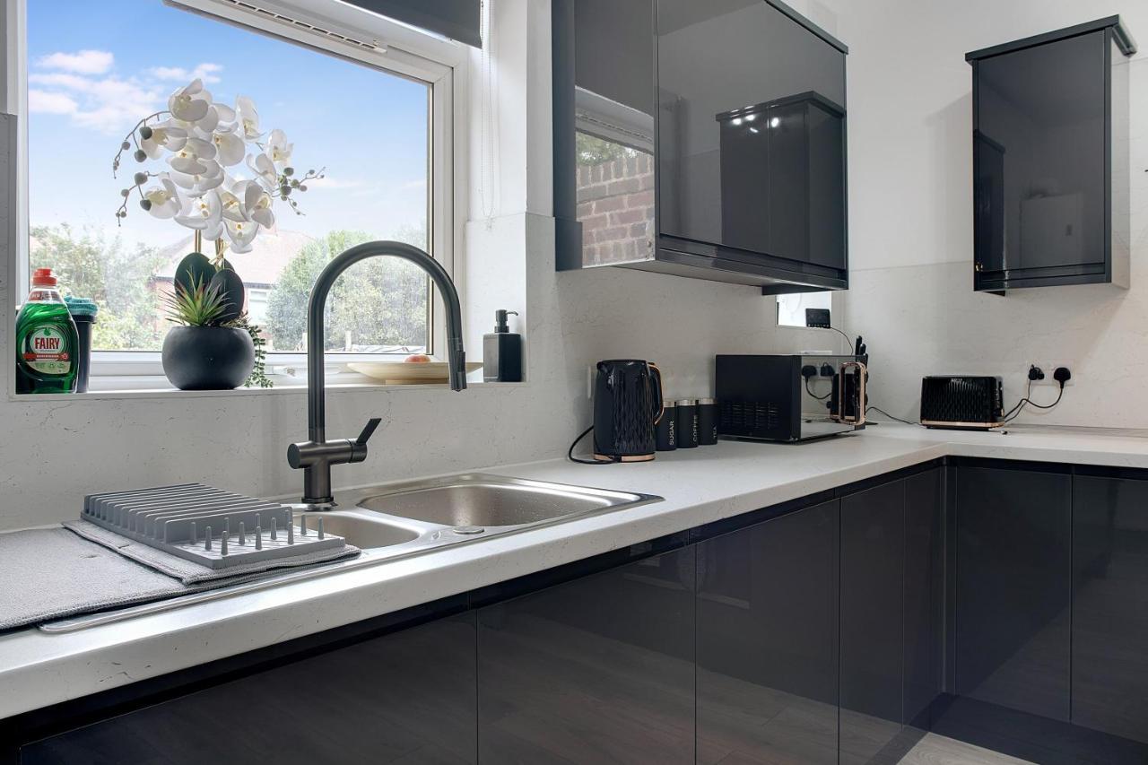 Holiday home Exquisite 3-bedroom, Newly Renovated, Sleeps 6 *