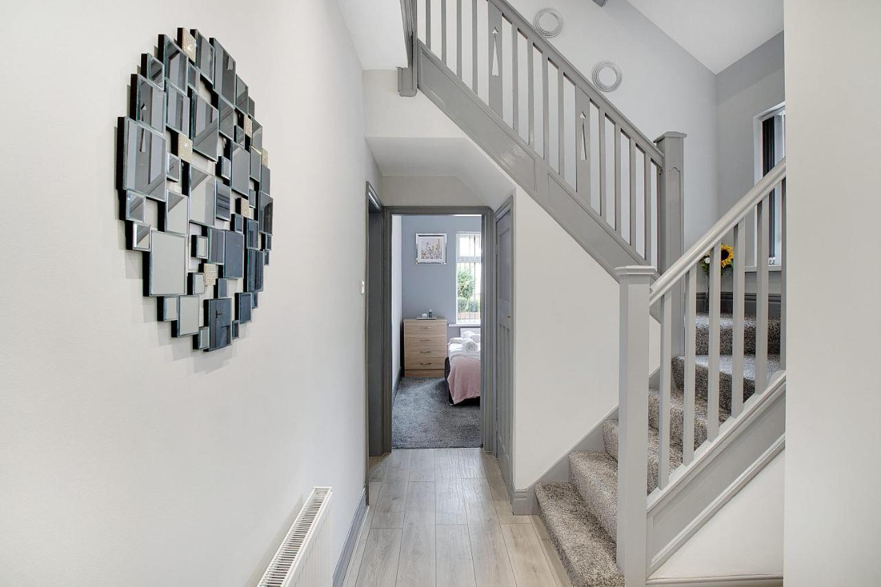 Exquisite 3-bedroom, Newly Renovated, Sleeps 6 *