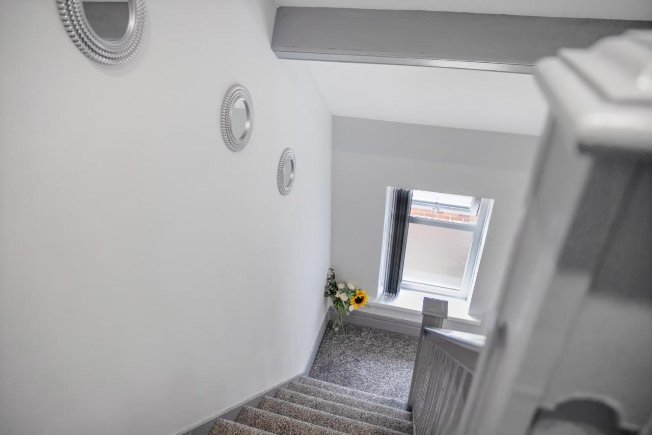 Exquisite 3-bedroom, Newly Renovated, Sleeps 6 Holiday home