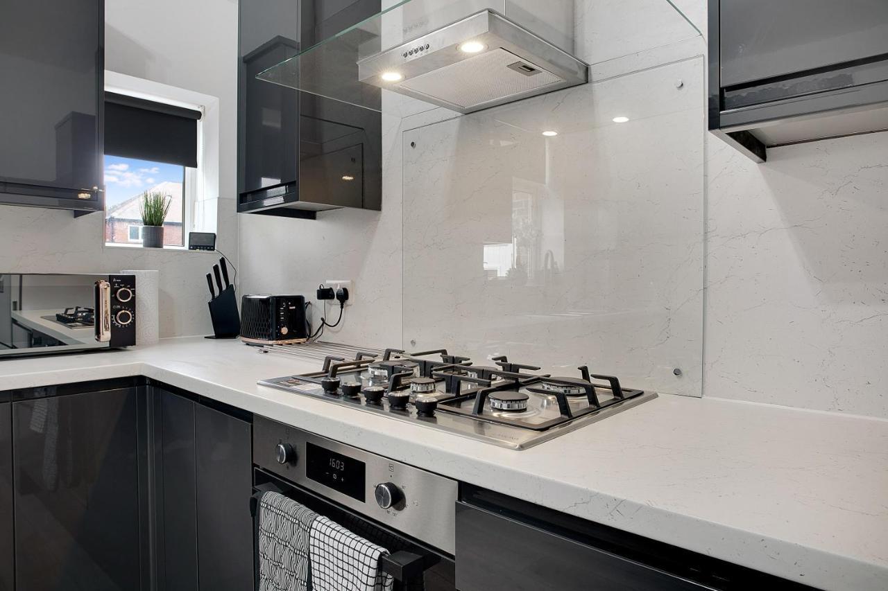 Exquisite 3-bedroom, Newly Renovated, Sleeps 6 Holiday home *