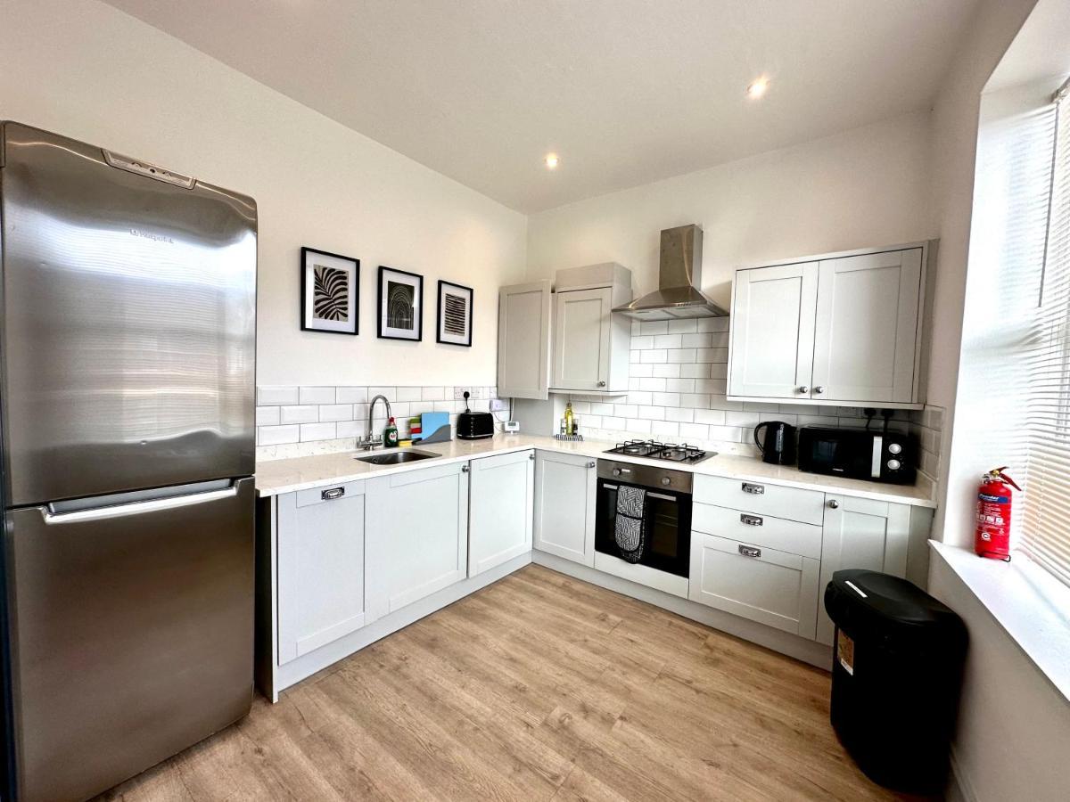 Stylish 3bed With Free Parking Apartment *