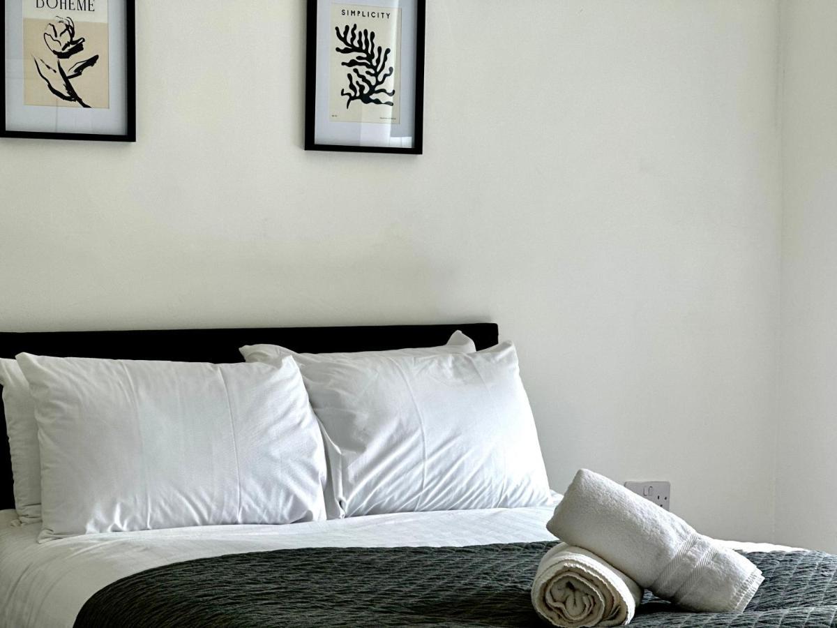 Stylish 3bed With Free Parking