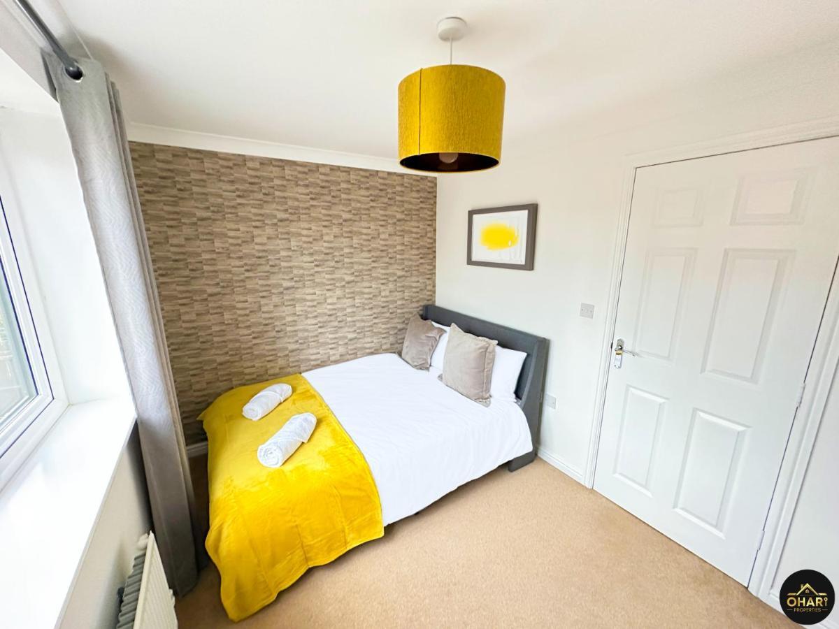 Modern 4 Beds House With Free Parking *