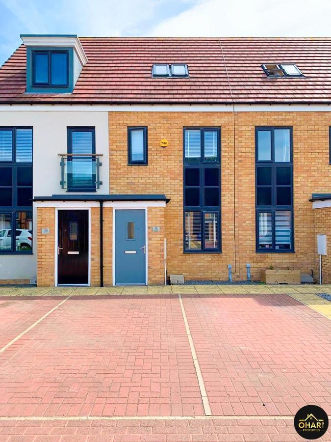 Modern 4 Beds House With Free Parking Newcastle upon Tyne