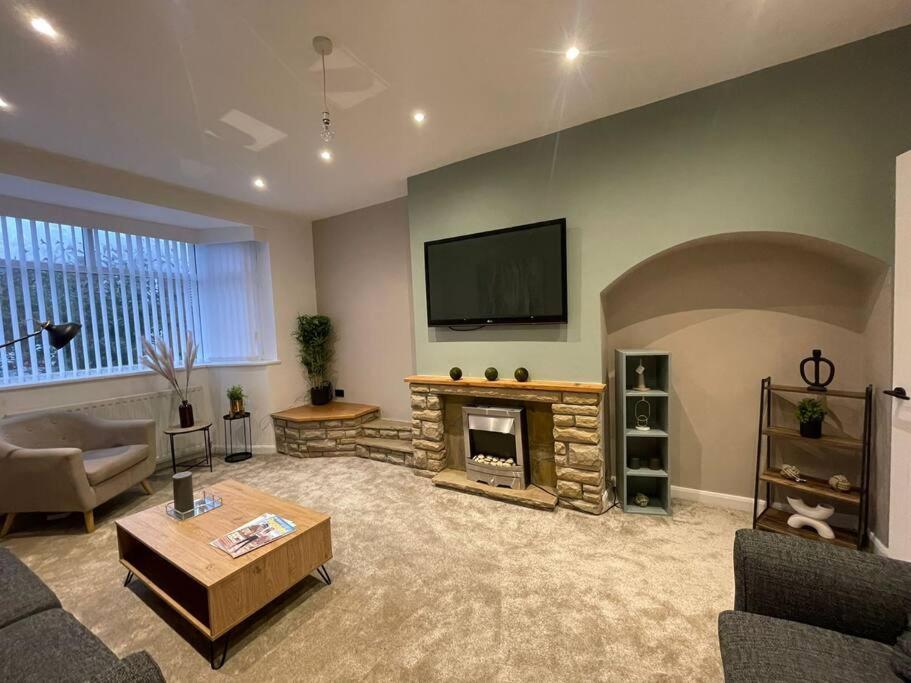 Apartment Modern Spacious 5 Bed House In *