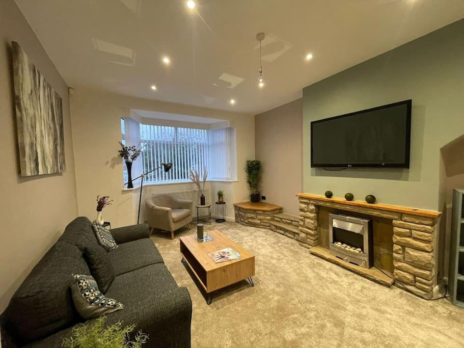Modern Spacious 5 Bed House In