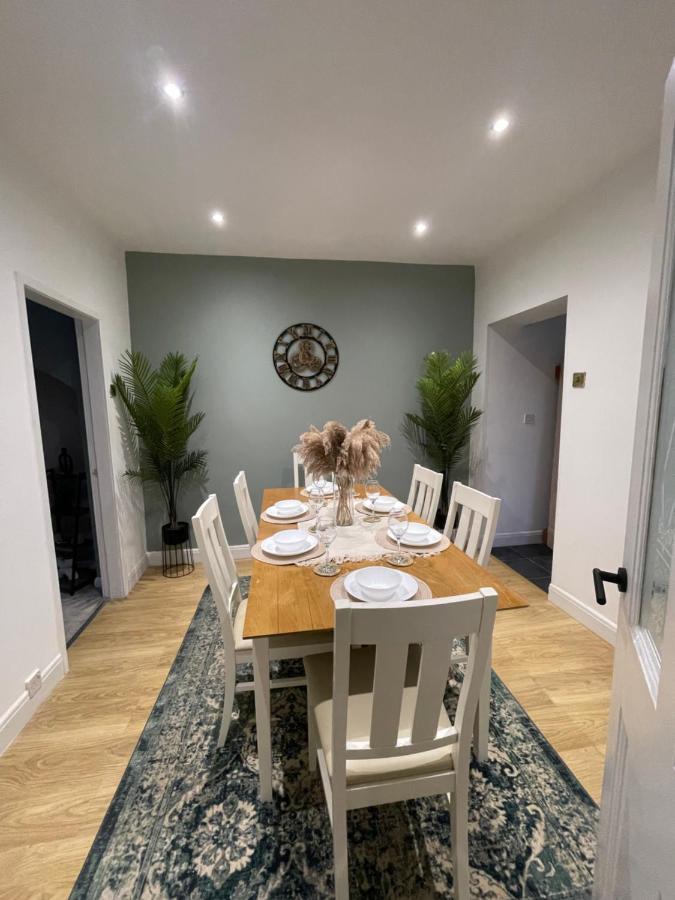 Modern Spacious 5 Bed House In