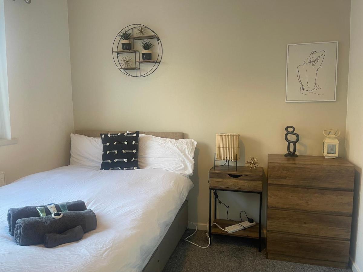 Modern Spacious 5 Bed House In * Newcastle upon Tyne