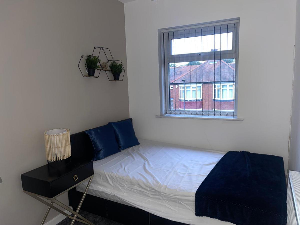 Apartment Modern Spacious 5 Bed House In