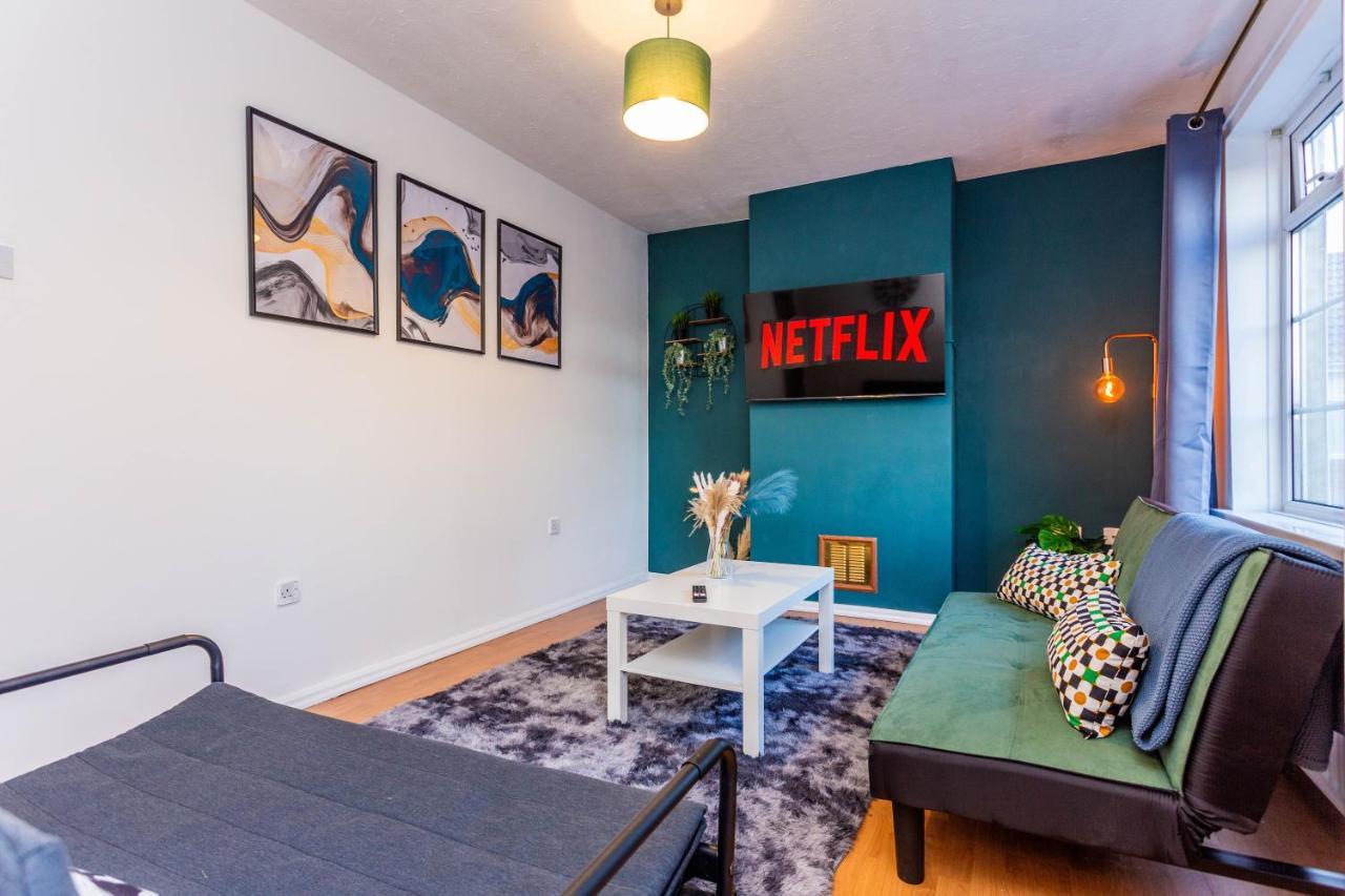 Apartment New Large 2 Bed Entire Near With Free Parking *