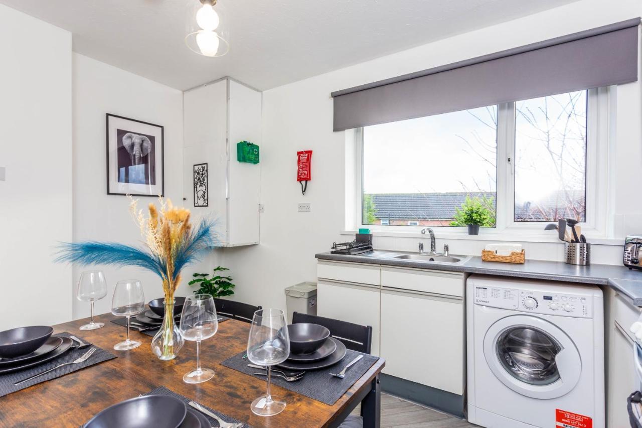 New Large 2 Bed Entire Near With Free Parking Newcastle upon Tyne