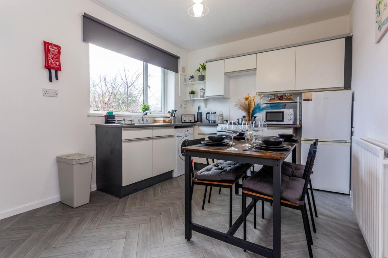 New Large 2 Bed Entire Near With Free Parking