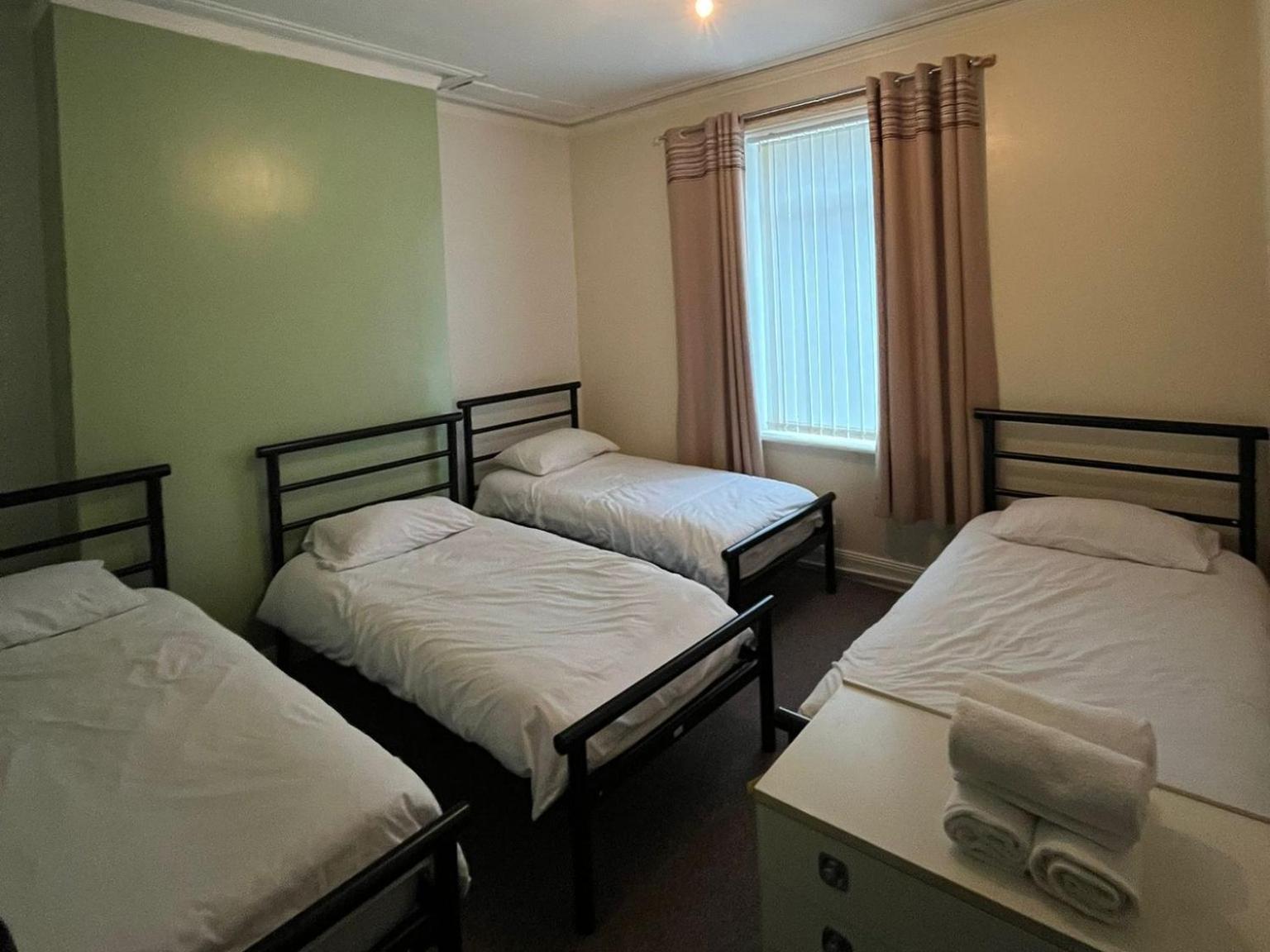 Arthurs Hill Newcastle, Free Parking Fully Equipped Kitchen 4 Bedrooms, Near Centre *