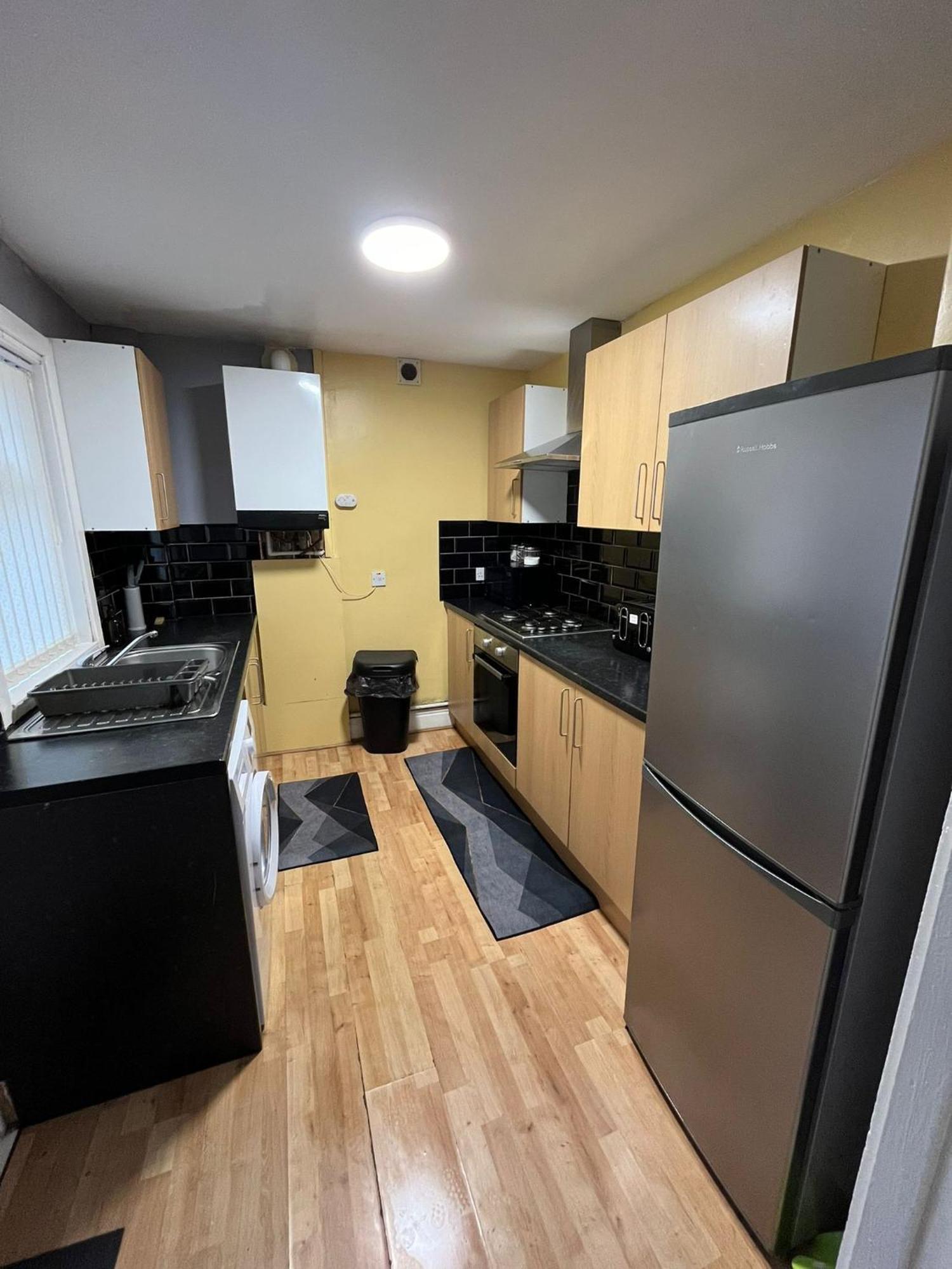 Apartment Arthurs Hill Newcastle, Free Parking Fully Equipped Kitchen 4 Bedrooms, Near Centre *