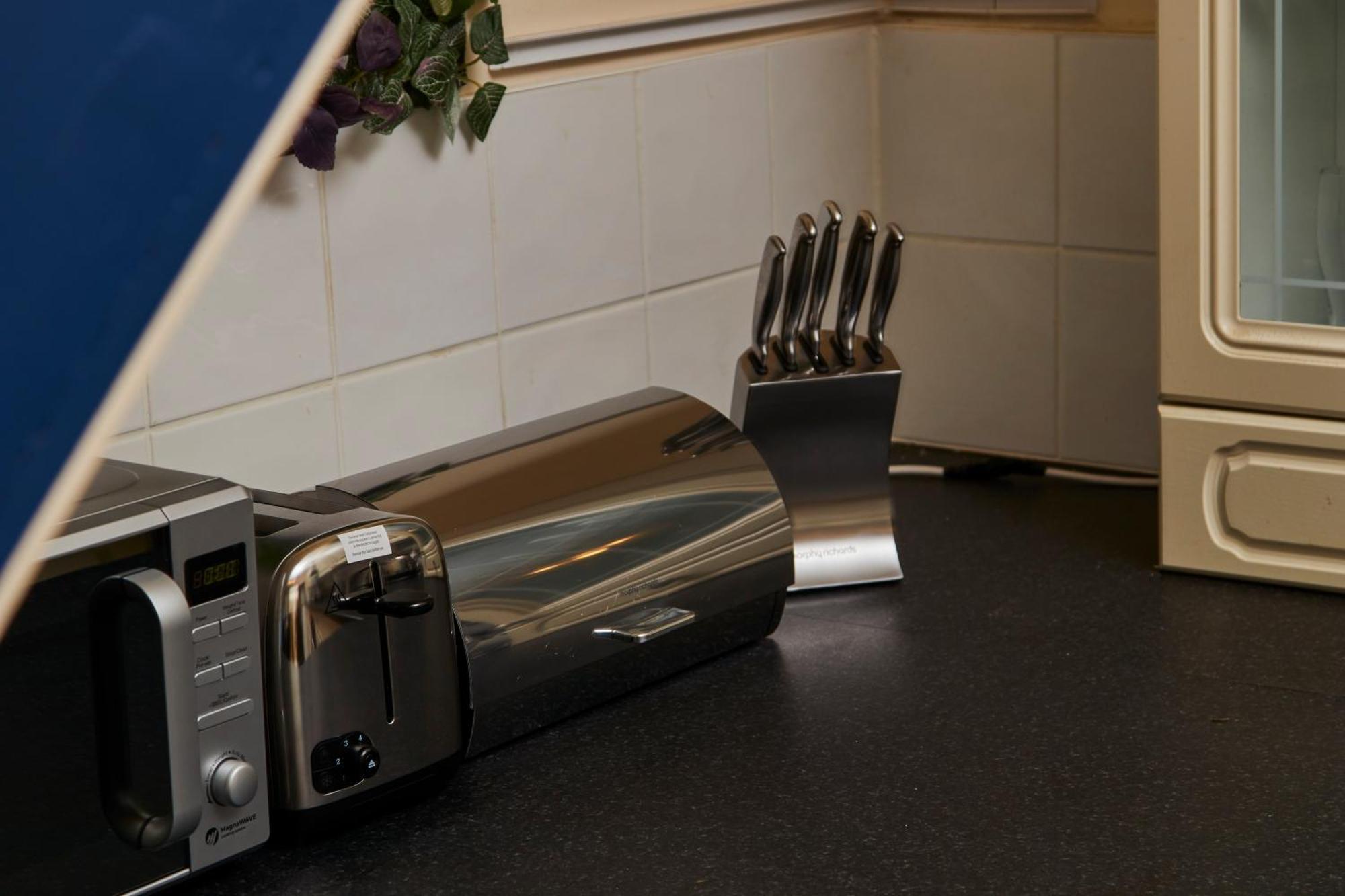 30 Percent Off - Lovely 4 Bed In * Newcastle upon Tyne