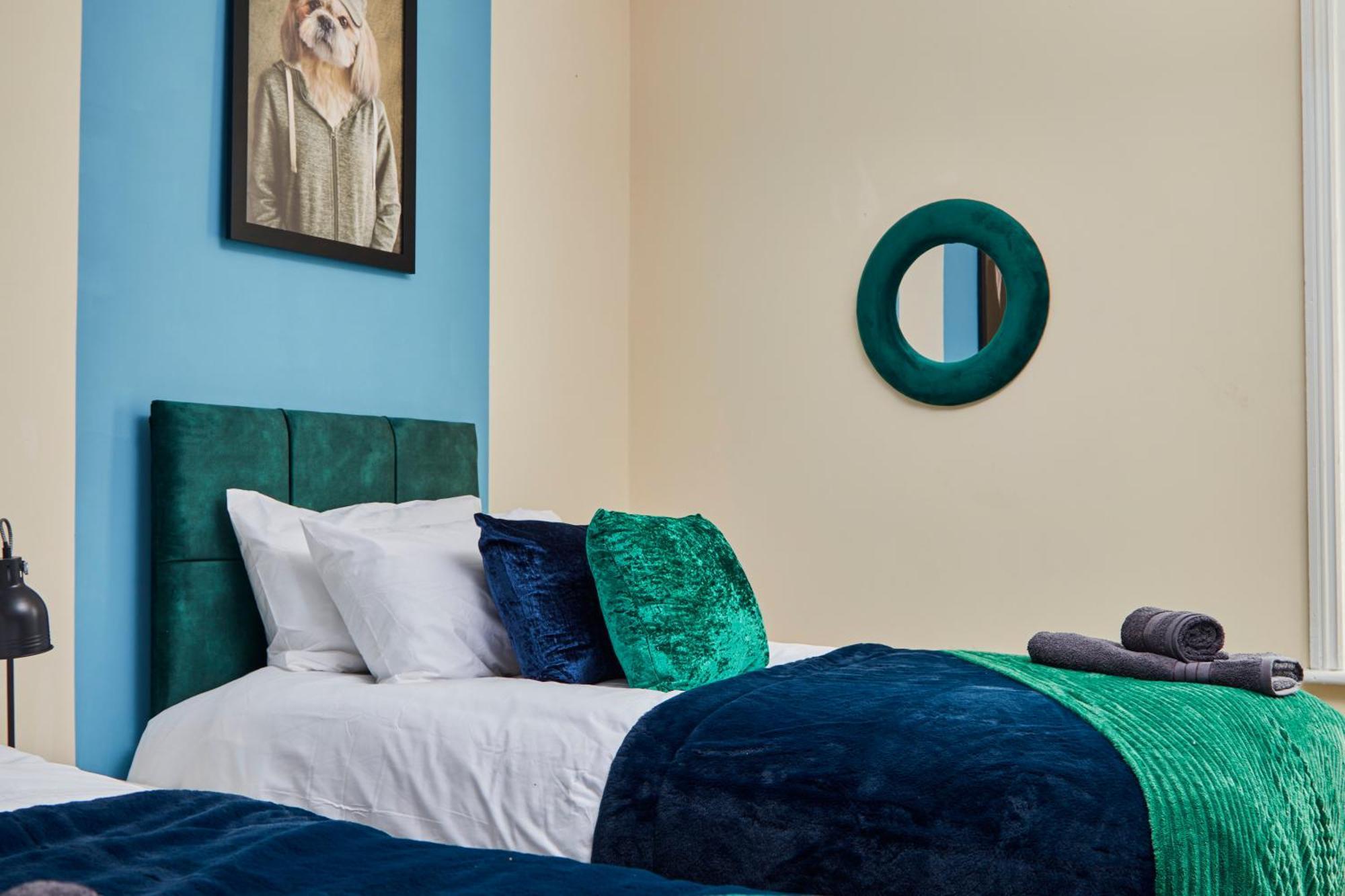 30 Percent Off - Lovely 4 Bed In * Newcastle upon Tyne