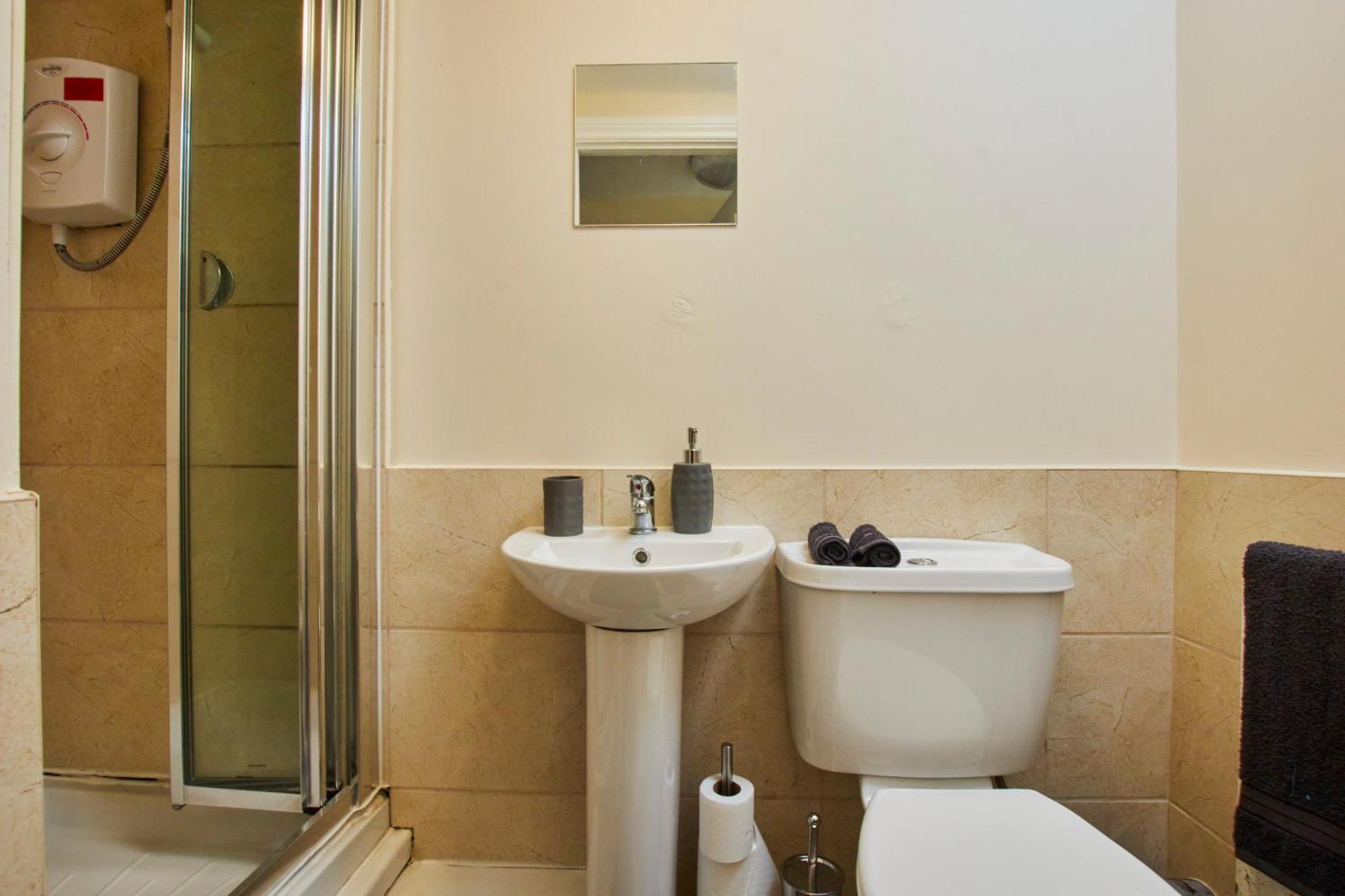30 Percent Off - Lovely 4 Bed In Apartment