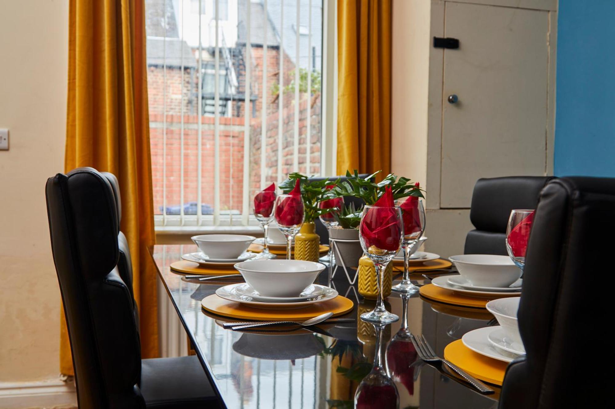 30 Percent Off - Lovely 4 Bed In Apartment Newcastle upon Tyne