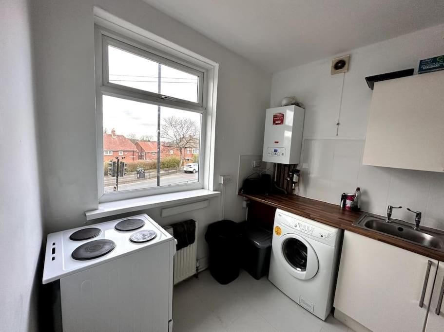 1 Bedroom Flat, Close To All You Need! * Newcastle upon Tyne