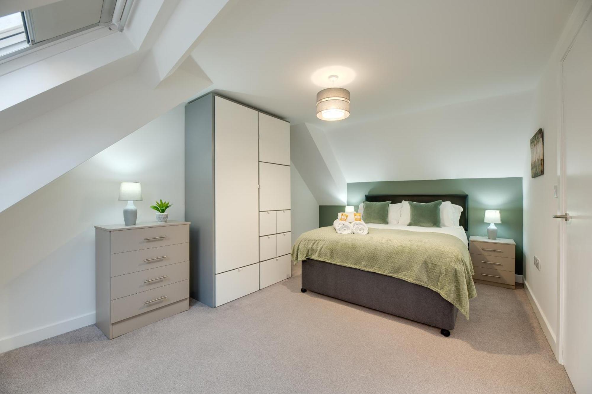 Charltons Bonds 2b By Week2week Newcastle upon Tyne
