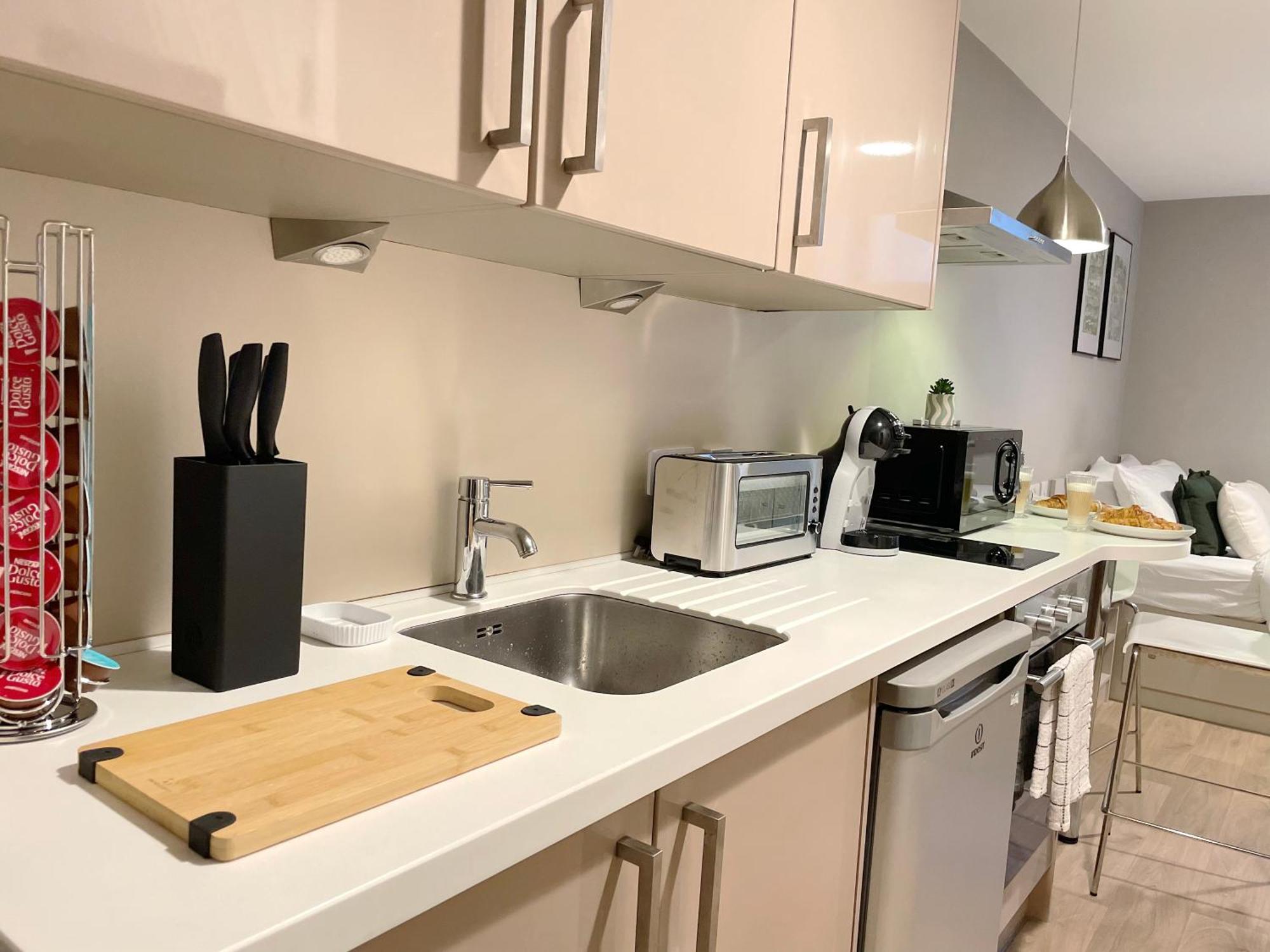 Hnfc - Business W/ Gym Apartment