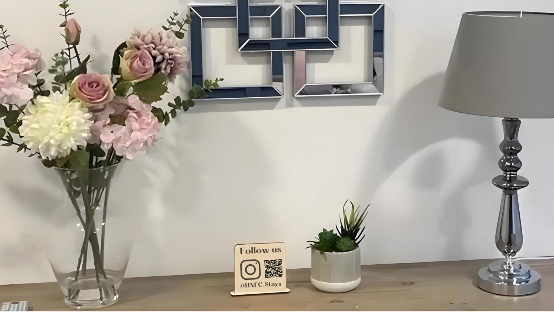 Elegant In Center By Hnfc *