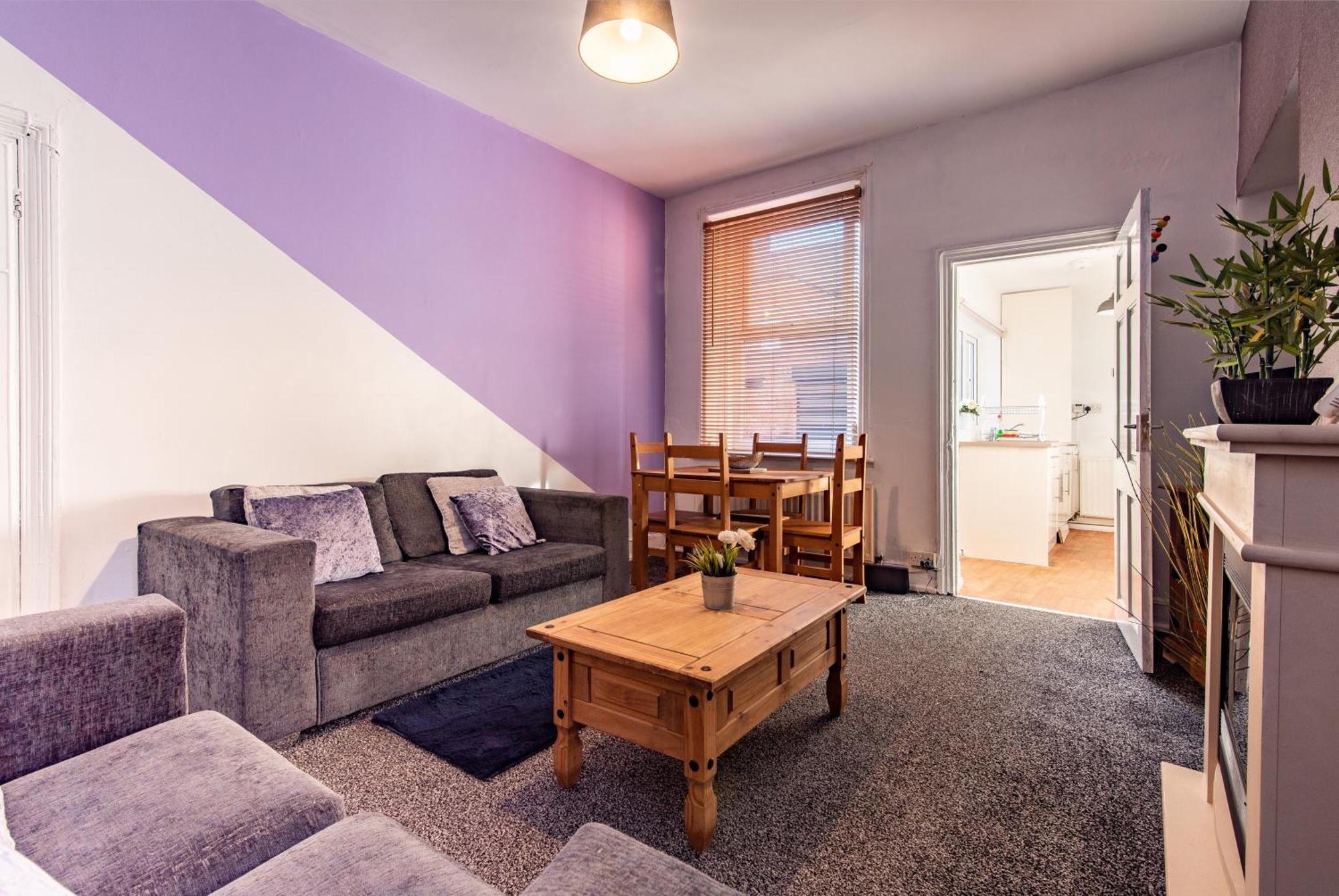 Tamworth 99 - 2br House Near St James Park *