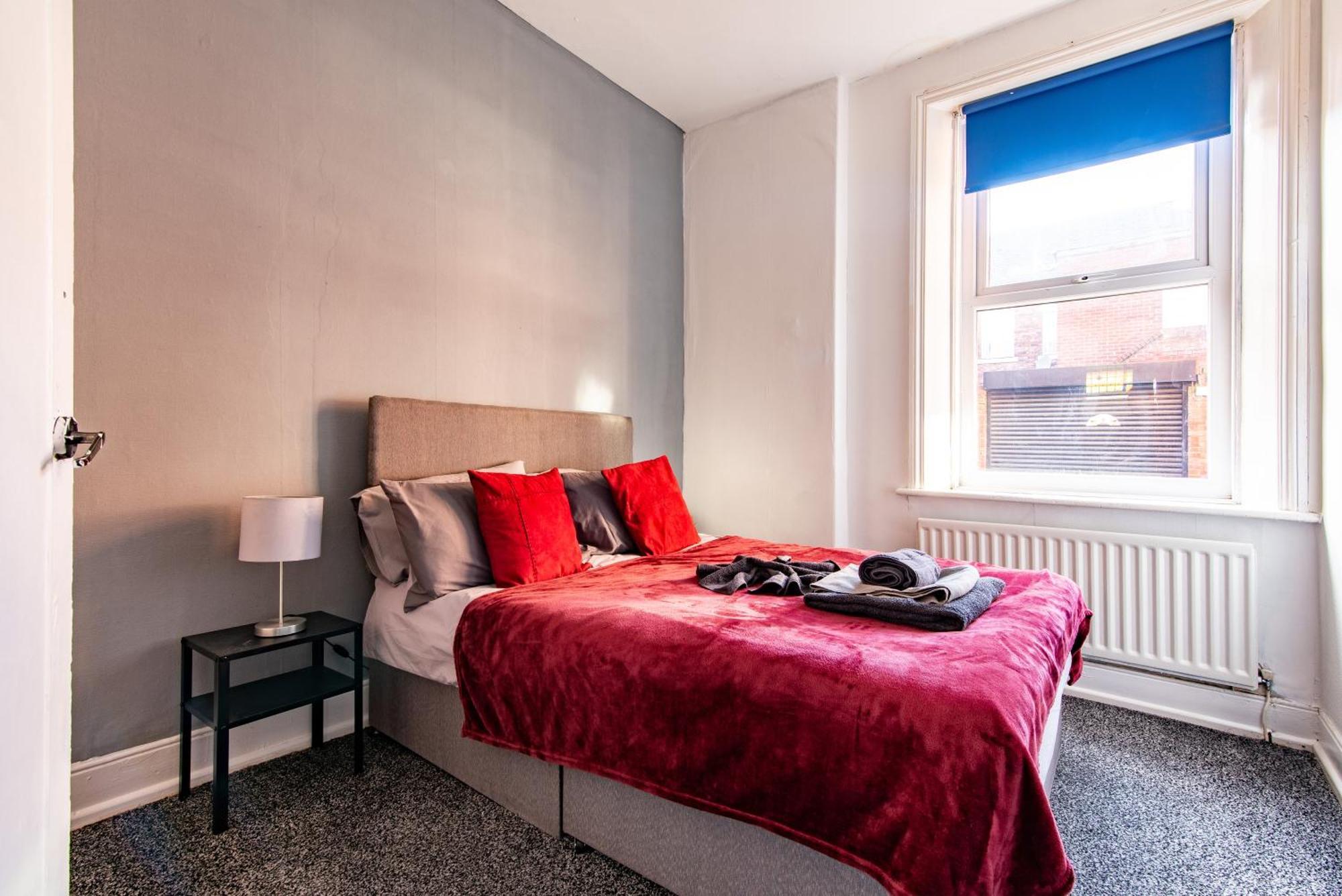 Tamworth 99 - 2br House Near St James Park Apartment *