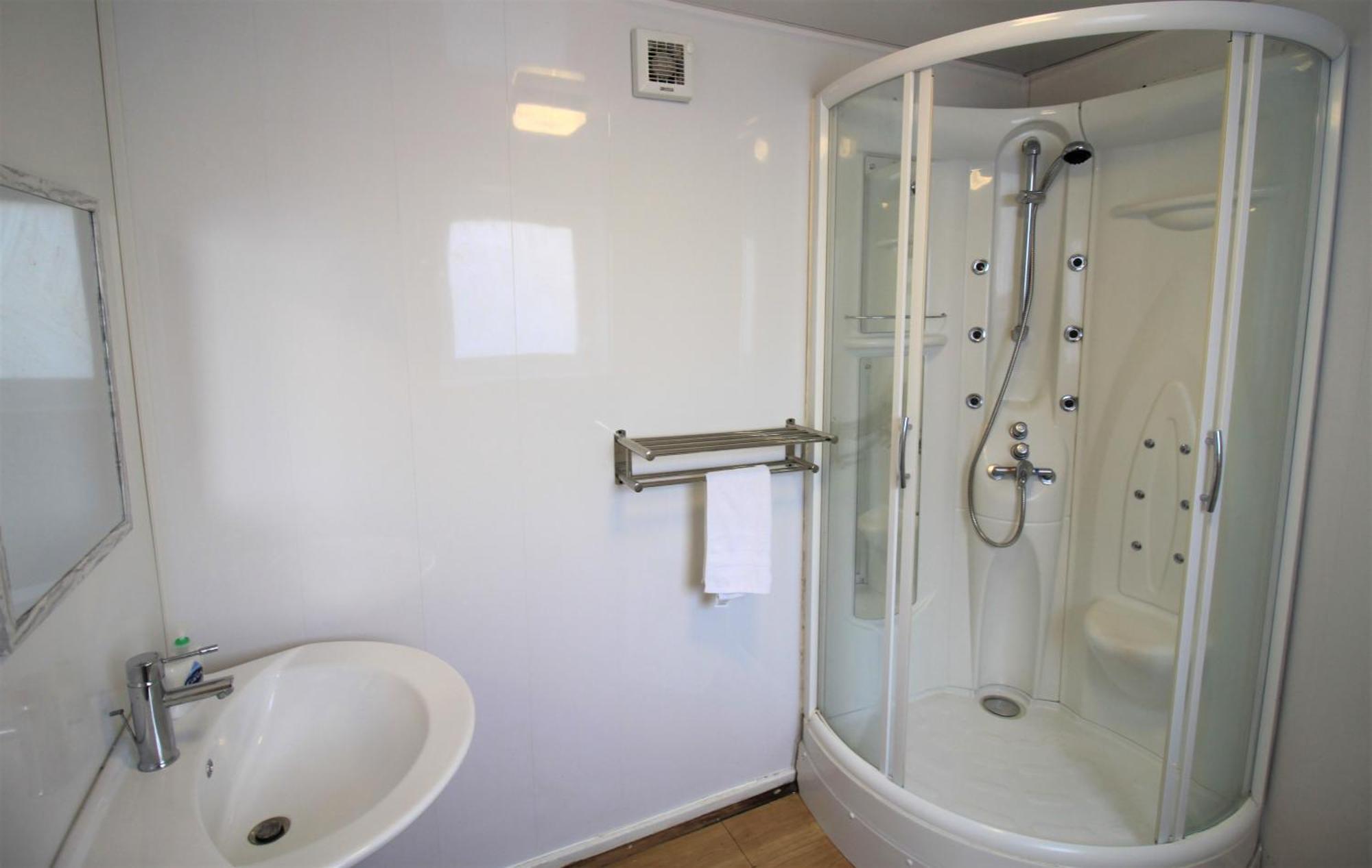 St House - Charming 3 Bed, 2 Bathrooms, Driveway Parking, Close To Town Centre Holiday home
